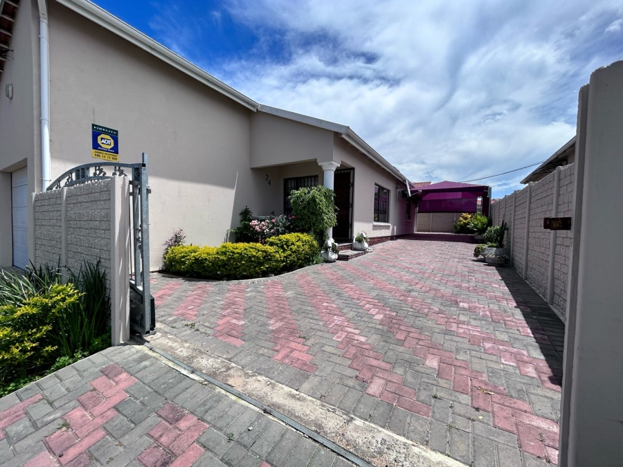 3 Bedroom Property for Sale in Cove Rock Eastern Cape